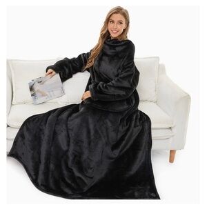 NIP. THREE POODLE Sherpa Wearable Blanket